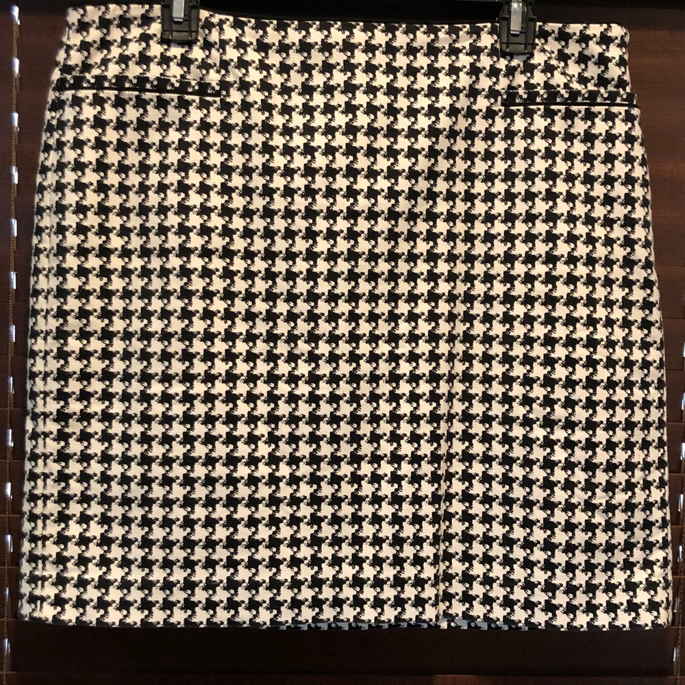 White House Black Market Houndstooth Skirt Size 12